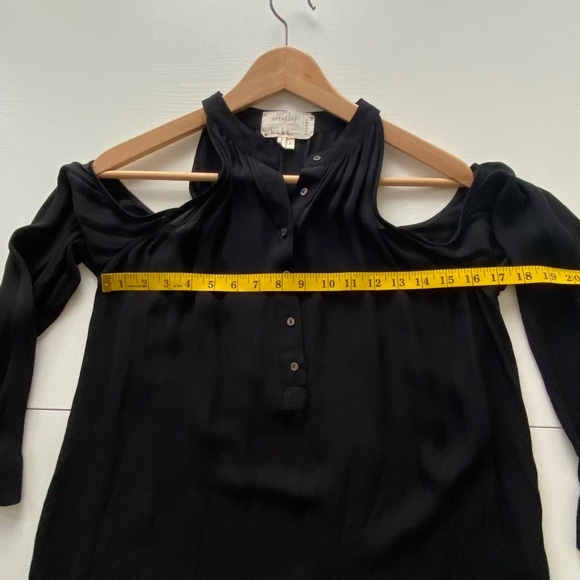 Nicole Miller Artelier 100% Silk Black Cold Shoulder Blouse Size Small - Picture 13 of 15